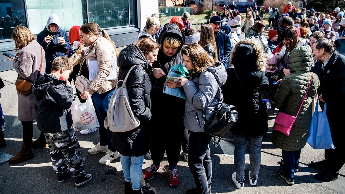 Uprchlíci žádají znovu o 5000 korun. Máte stravu zdarma? ptají se úředníci